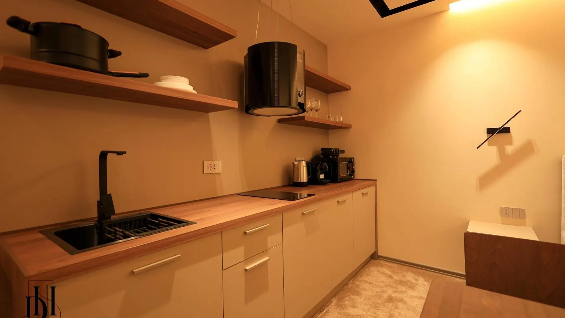 Deha Rooms & Apartments Tirana 0*,