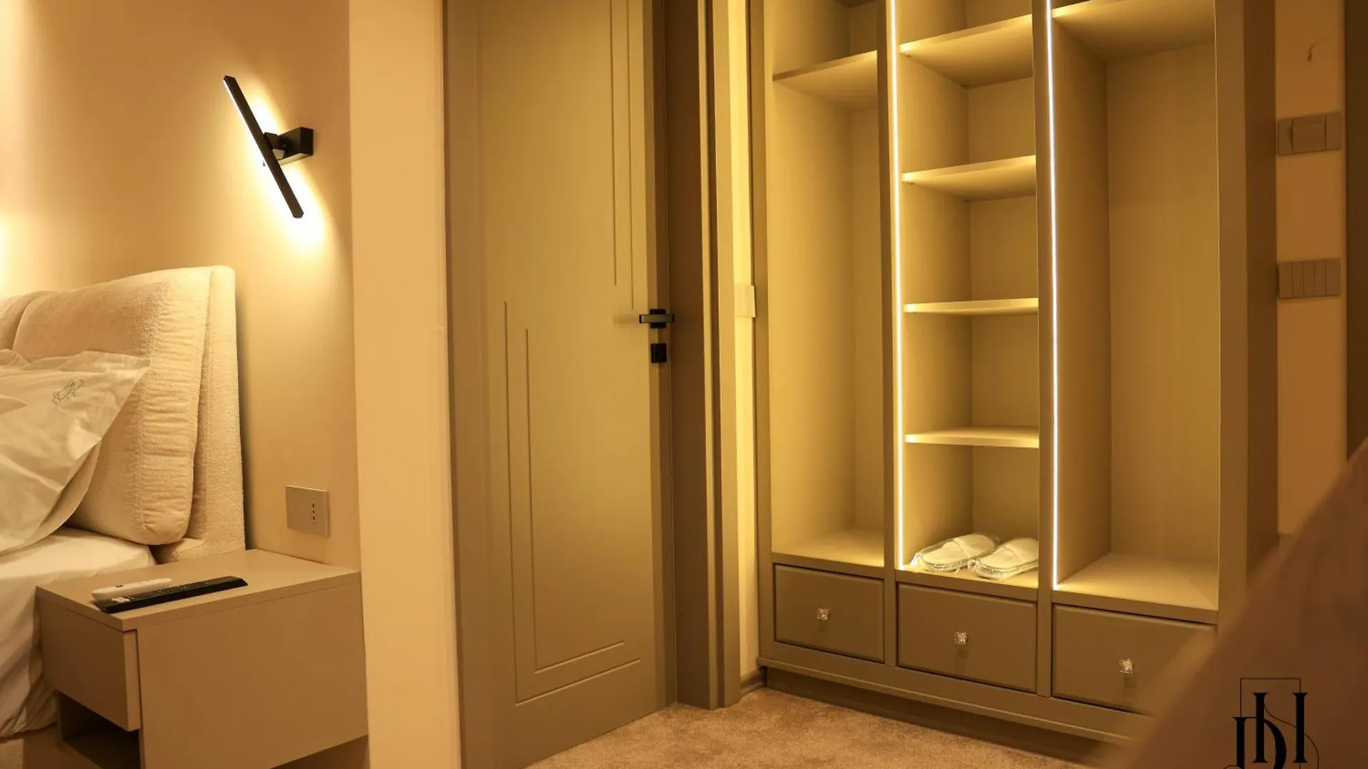 Deha Rooms & Apartments Tirana 0*,  Albania